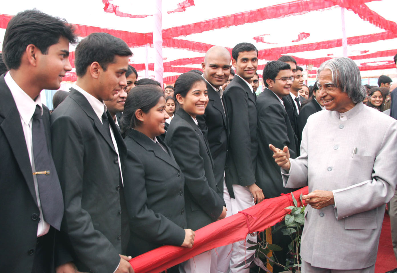 President Dr. A.P.J. Abdul Kalam interacting with university students